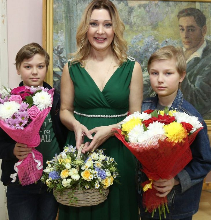 Как выглядят дочь-актриса и внуки-близнецы великого актера Вячеслава Тихонова