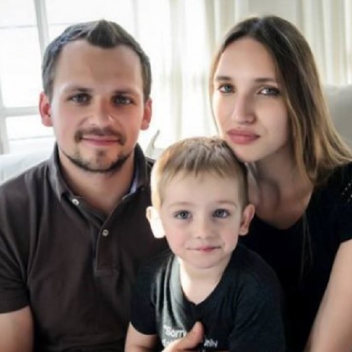 Алексей Янин: Как мама, жена и сын пережили беду произошедшую с актером, которому уже не суждено сниматься.
