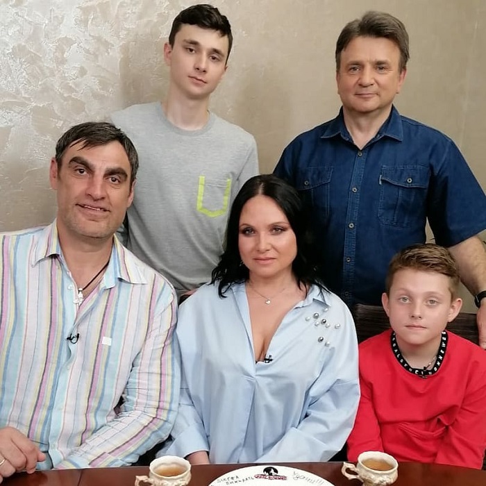 Алексей Дмитриев – двухметровый актер с необычной внешностью и счастливой семьёй.