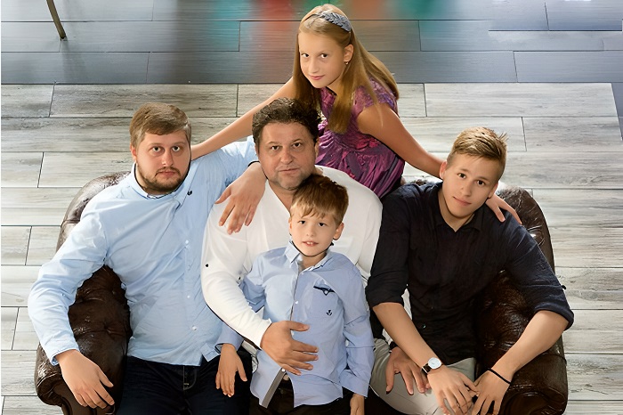 Александр Самойленко с детьми