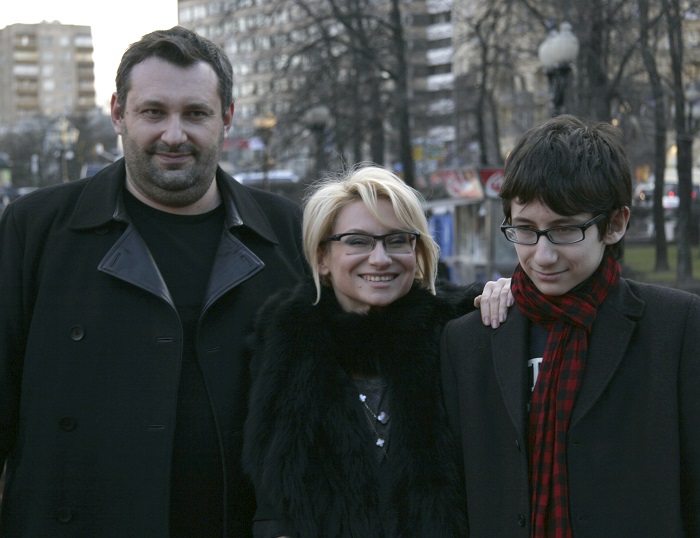 Эвелина Хромченко с мужем и сыном
