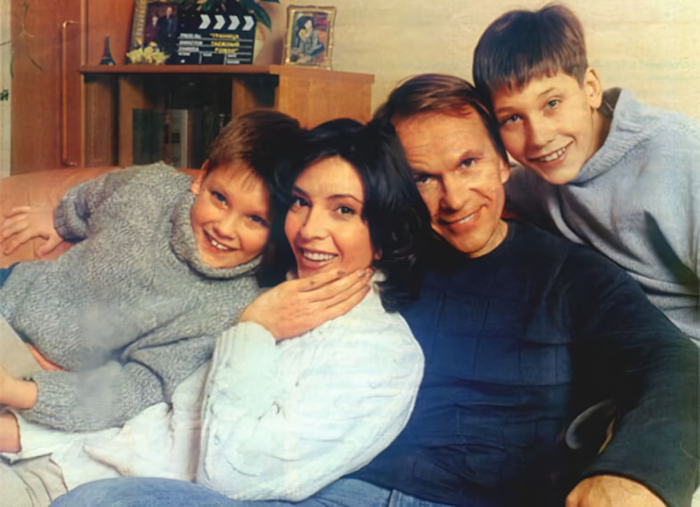 Алексей Гуськов с семьей