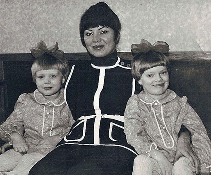 Ольга Копосова и сестра близнец