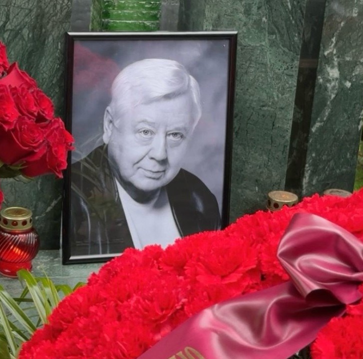 В 87 лет водит машину, не простила Табакова до сих пор. Как живет Людмила Крылова, которую бросил муж ради Марины Зудиной