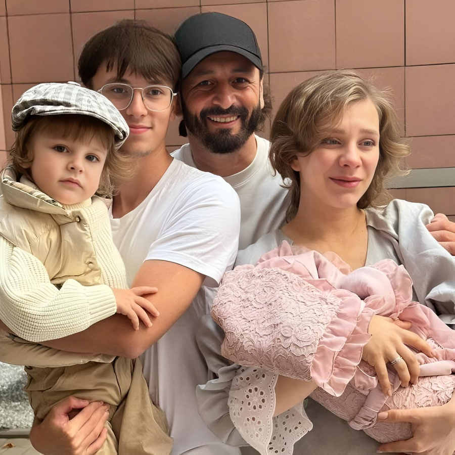 Родила двоих для мужа, которому годится в дочери. "Папина дочка" Лиза Арзамасова ее муж фигурист Илья Авербух