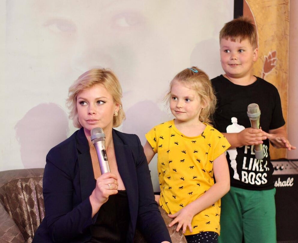 Как изменилась "Доярка из Хацапетовки" спустя 19 лет. Актриса Евгения Осипова и ее молодой возлюбленный - блогер