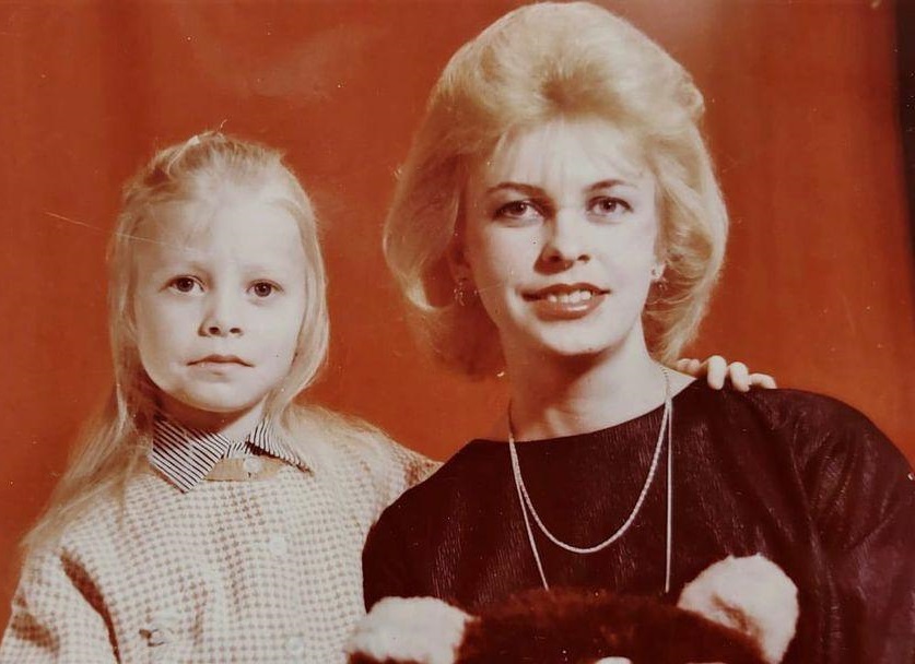 Как изменилась "Доярка из Хацапетовки" спустя 19 лет. Актриса Евгения Осипова и ее молодой возлюбленный - блогер