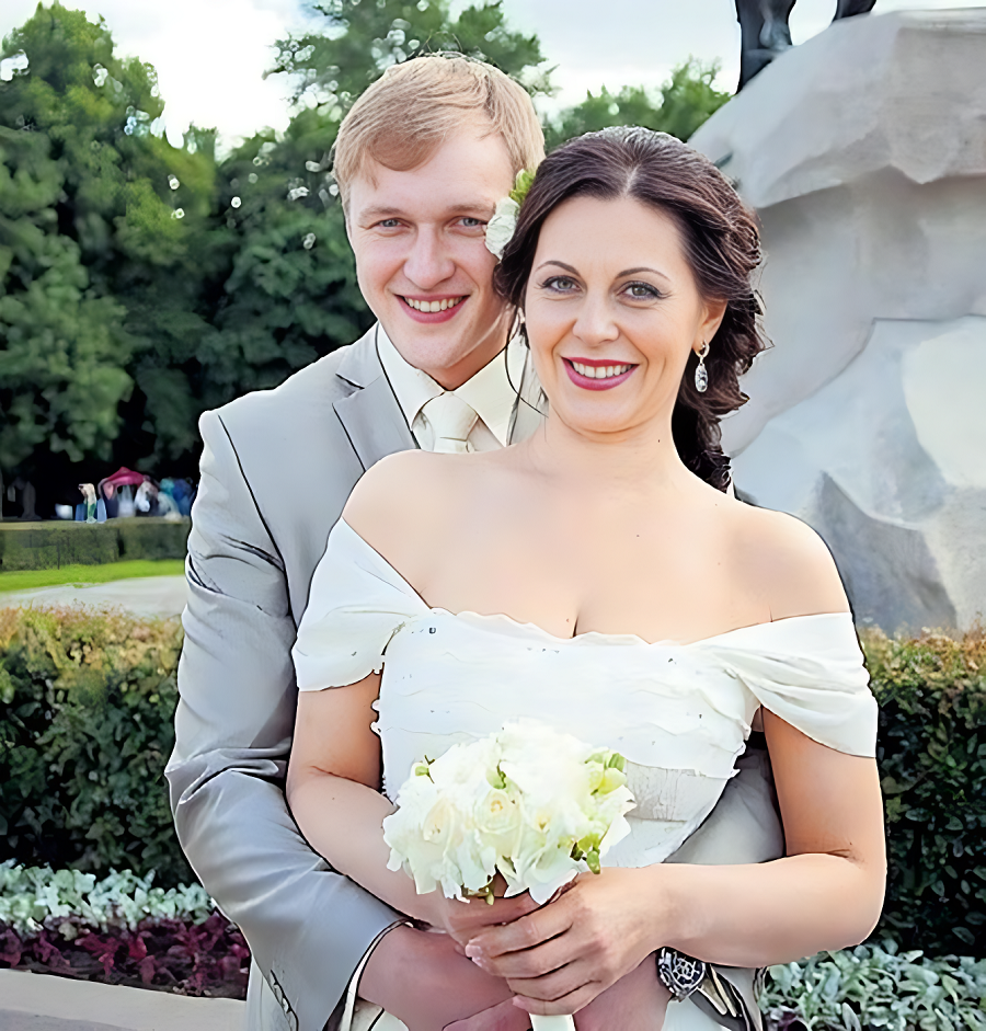 В 42 года вышла замуж 28-летнего, но он её предал. Ирина Сотникова и актер Алексей Красноцветов
