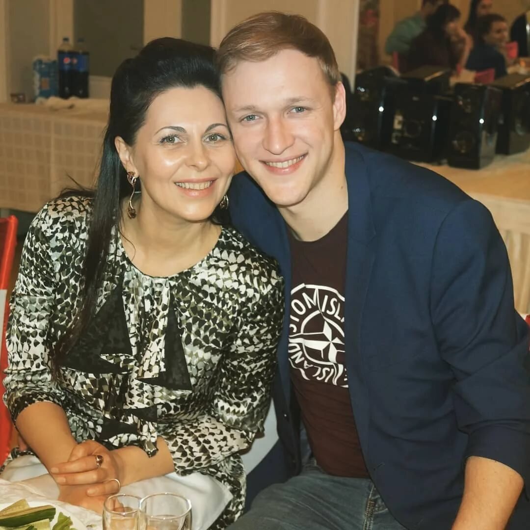 В 42 года вышла замуж 28-летнего, но он её предал. Ирина Сотникова и актер Алексей Красноцветов