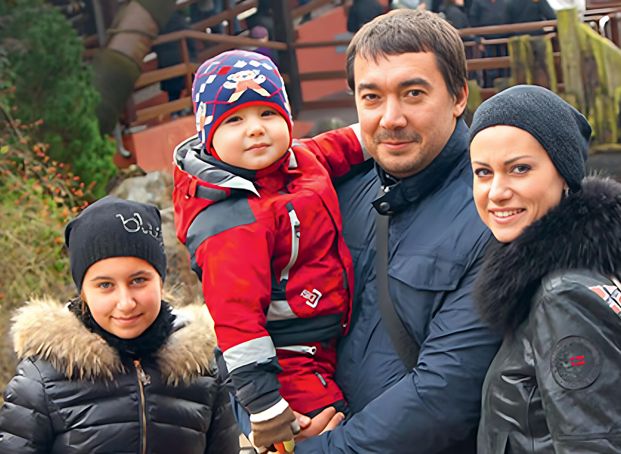 Сыну Анны Ковальчук и миллионера Олега Капустина уже 15 лет. Как выглядит Добрыня, который не любит публичности