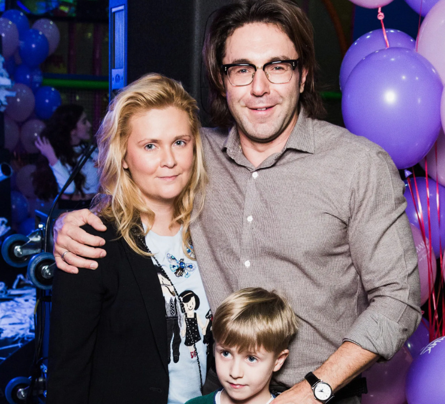 Красивая жена и уже большой сын Андрея Малахова: Как сейчас выглядят супруга и ребенок телеведущего