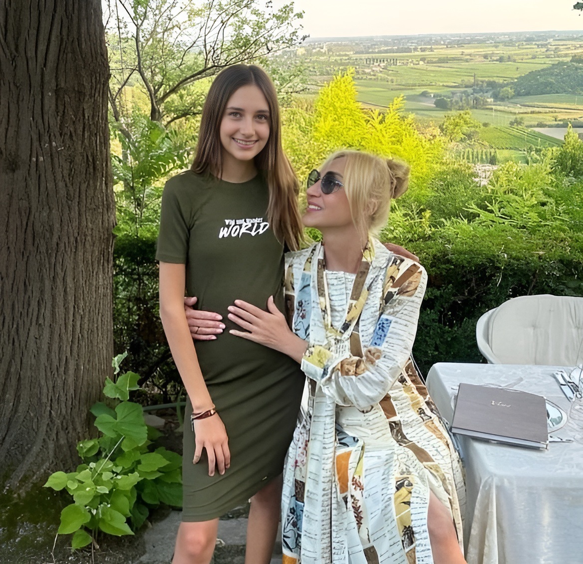 В 13 лет вымахала выше мамы и стала ее копией: Как сейчас выглядит дочь Кристины Орбакайте и внучка Пугачевой