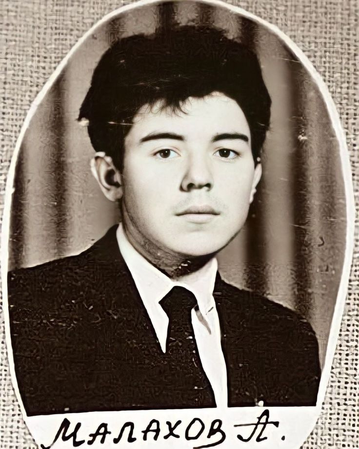 Красивая жена и уже большой сын Андрея Малахова: Как сейчас выглядят супруга и ребенок телеведущего