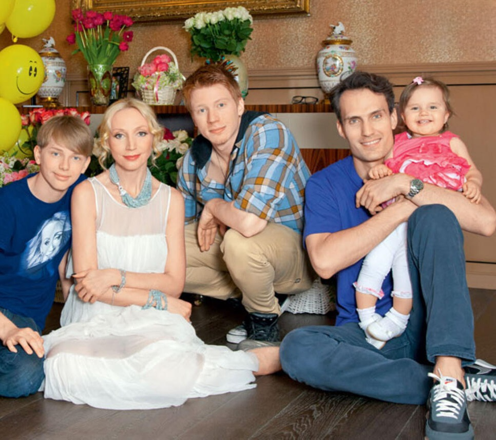 В 13 лет вымахала выше мамы и стала ее копией: Как сейчас выглядит дочь Кристины Орбакайте и внучка Пугачевой