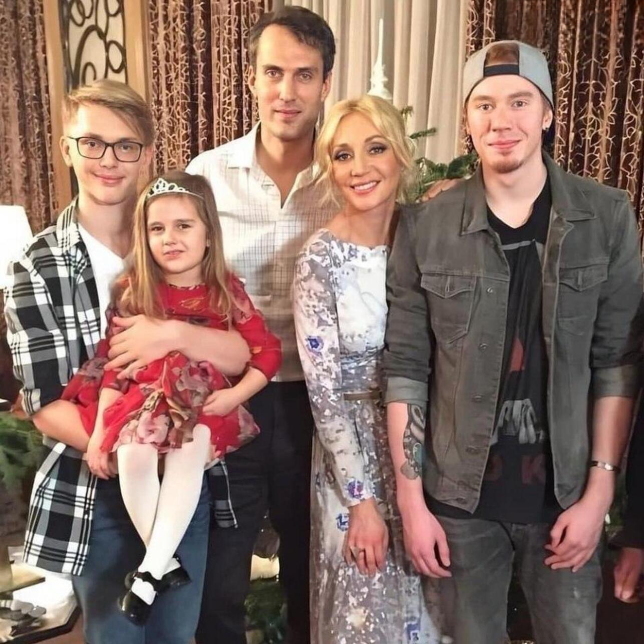 В 13 лет вымахала выше мамы и стала ее копией: Как сейчас выглядит дочь Кристины Орбакайте и внучка Пугачевой