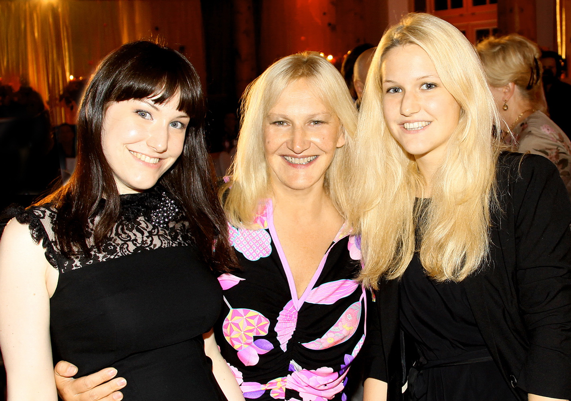 Вдову Лужкова не узнать: Как сейчас выглядит Елена Батурина и ее двое дочерей