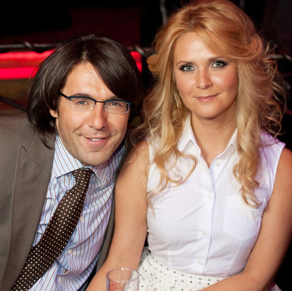 Красивая жена и уже большой сын Андрея Малахова: Как сейчас выглядят супруга и ребенок телеведущего