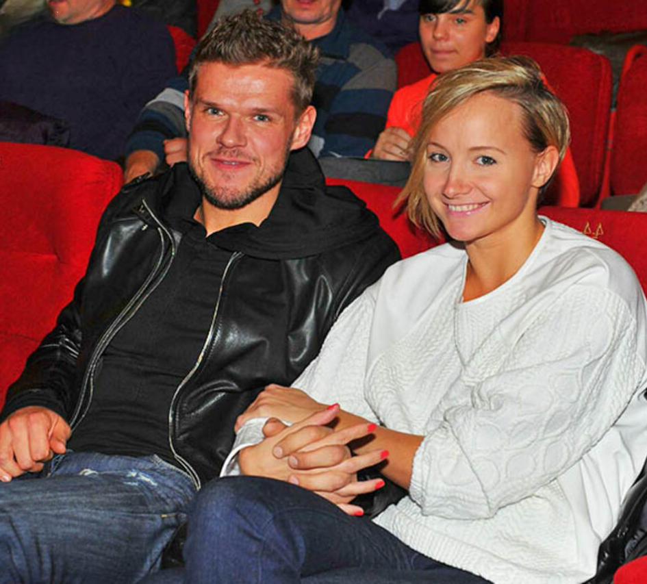 Уже 15 лет, повзрослела и расцвела: Как сейчас выглядит дочь Романа Костомарова и Оксаны Домниной