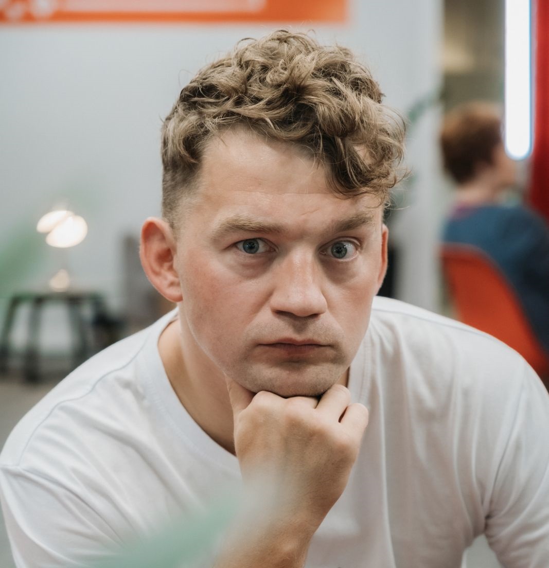 Потерял первенца, женился на девушке с экзотической внешностью: Как сегодня живет актер Алексей Демидов и его две дочери