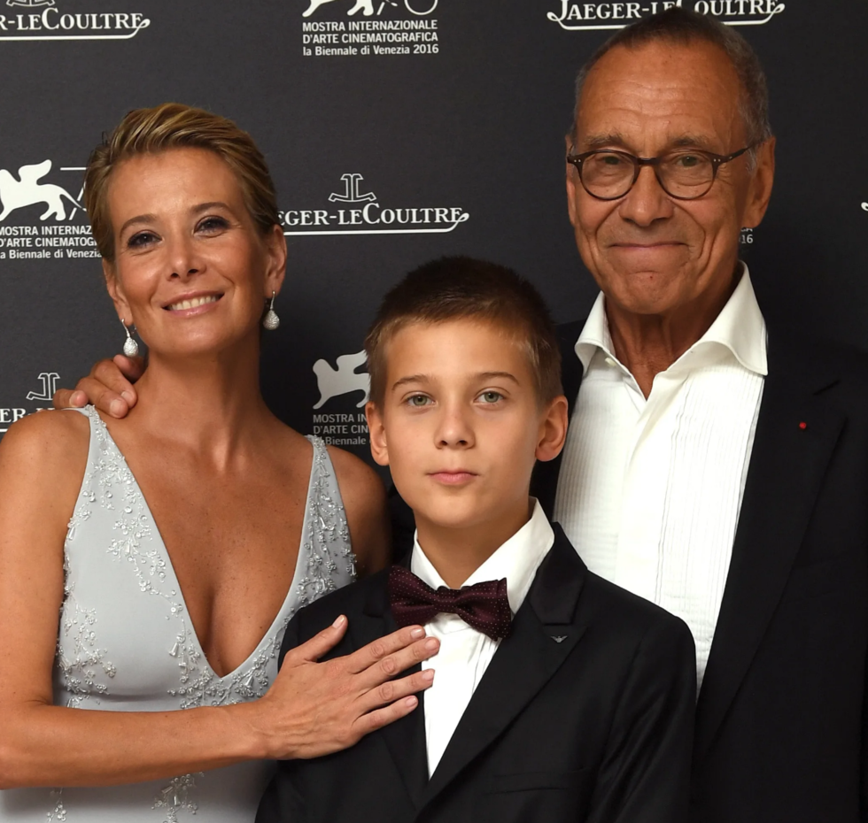 Уже 22 года, стал маминой копией, отказался уезжать из России. Как выглядит сын Юлии Высоцкой и Андрея Кончаловского