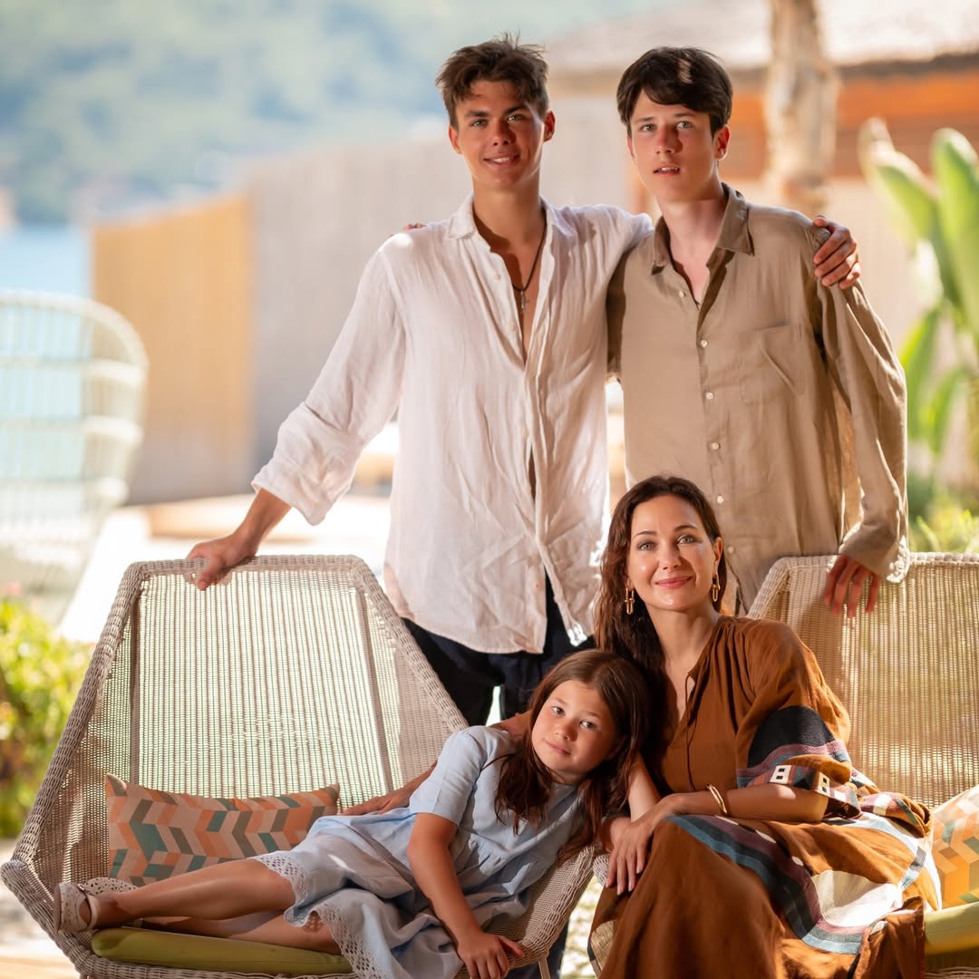 Екатерина Климова с сыновьями-красавцами за границей вызвала волну возмущения у поклонников