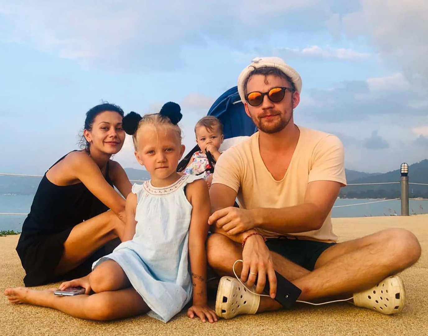 Потерял первенца, женился на девушке с экзотической внешностью: Как сегодня живет актер Алексей Демидов и его две дочери