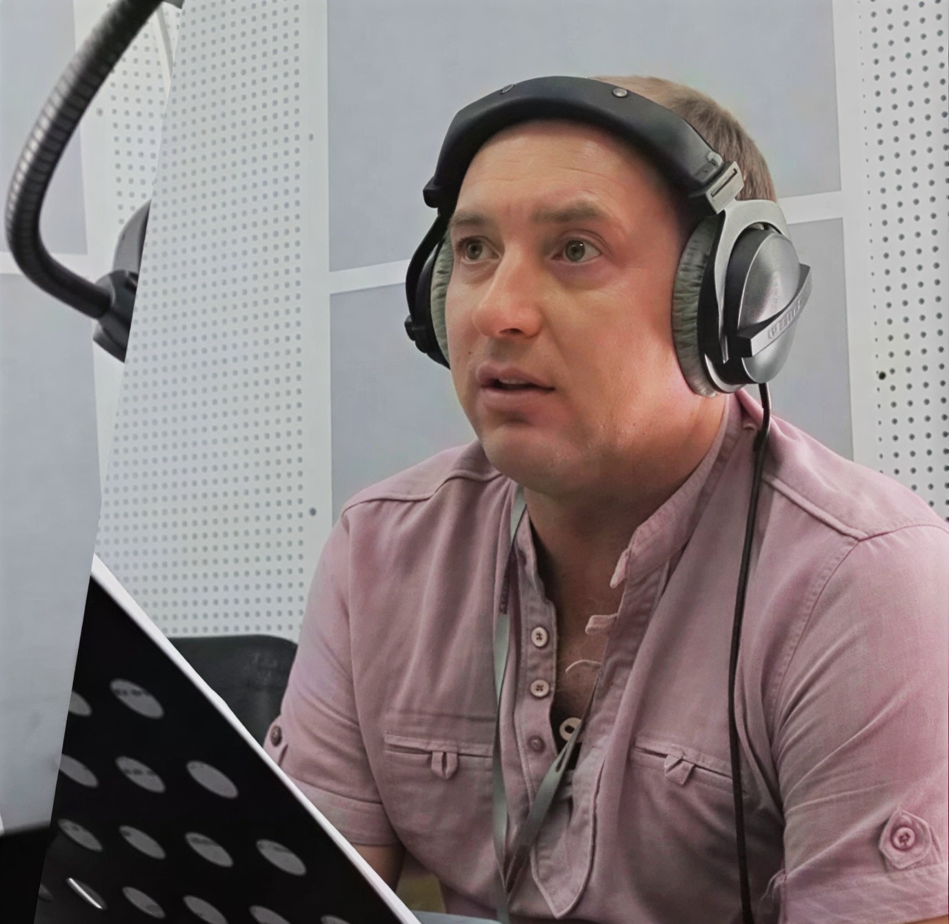 Красавица-жена, с которой 18 лет вместе и яркая роль в сериале "Пес". Как сейчас живет Михаил Жонин