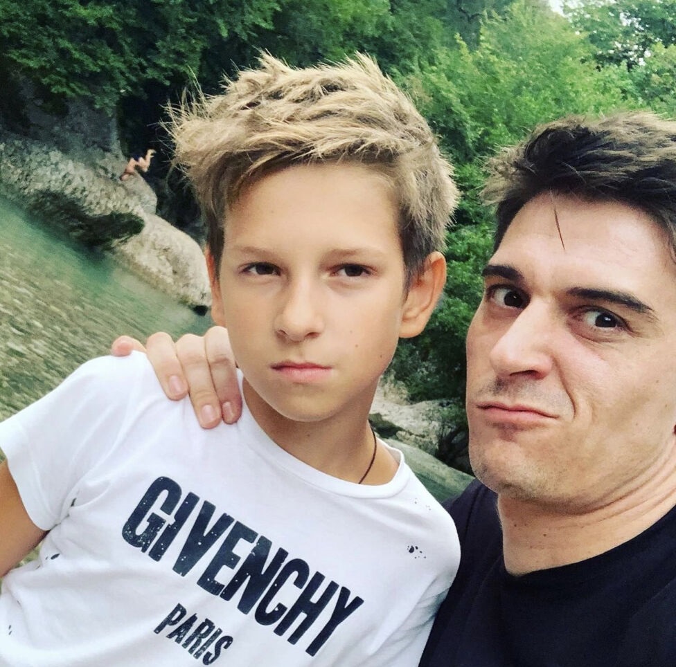 Считает Россию своим домом. Куда пропал Стас Бондаренко и как складывается его личная жизнь? Как выглядят жена и дети актера