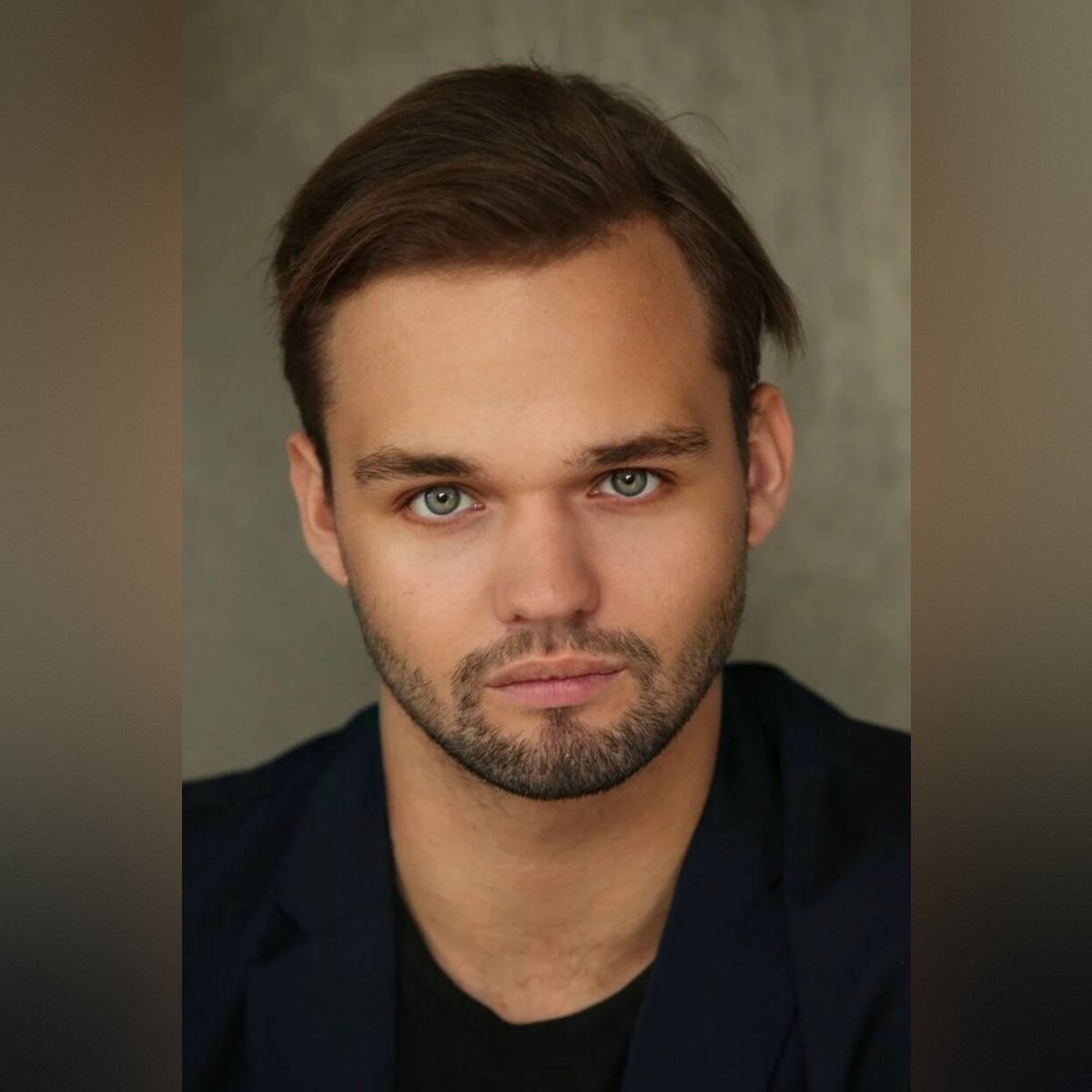 Милый ребёнок превратился в 29-ти летнего мужчину. Как вырос сероглазый красавчик Александр Сигуев