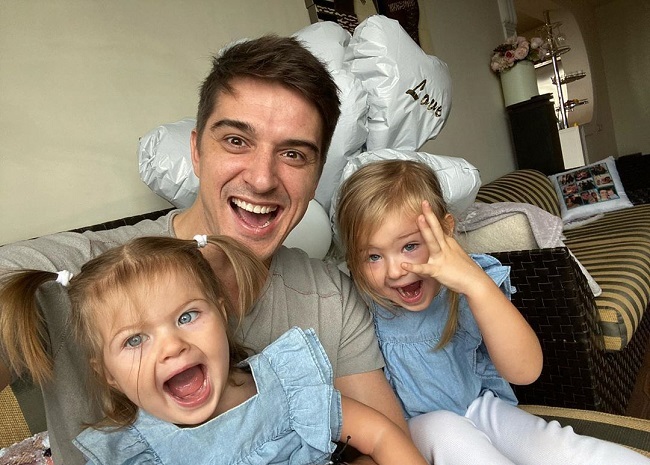 Считает Россию своим домом. Куда пропал Стас Бондаренко и как складывается его личная жизнь? Как выглядят жена и дети актера