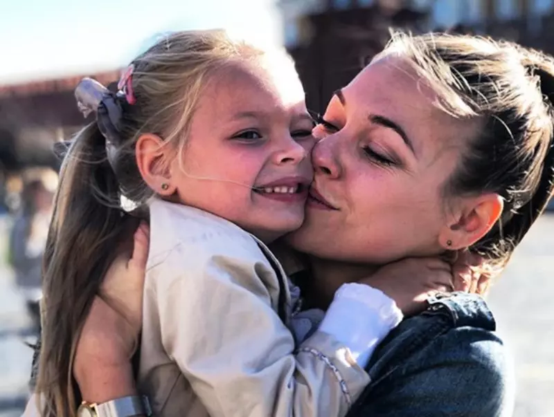 10 лет и вся в маму-красавицу: Как сейчас выглядит Александры Никифоровой и режиссера Евгения Семенова