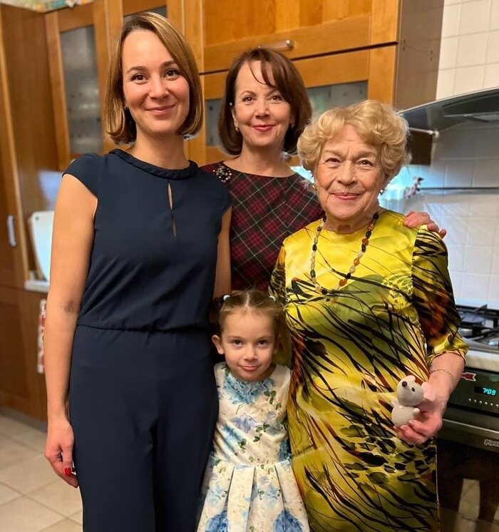 Похожа на маму, отец плакал на свадьбе. Родная дочь Сергея Жигунова от Веры Новиковой. Что о ней известно?