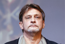 Трагедия с 23-х летним сыном, разводы и затворничество: Куда пропал и как живет Александр Домогаров после всех испытаний