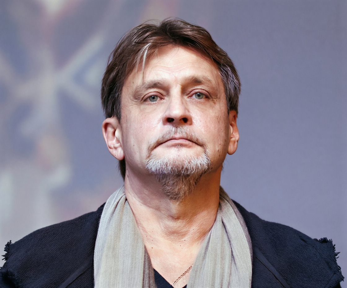 Трагедия с 23-х летним сыном, разводы и затворничество: Куда пропал и как живет Александр Домогаров после всех испытаний