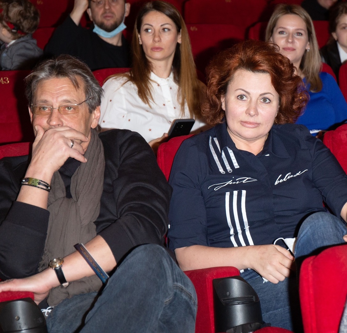 Трагедия с 23-х летним сыном, разводы и затворничество: Куда пропал и как живет Александр Домогаров после всех испытаний