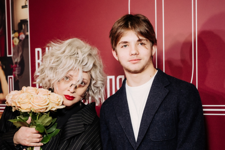 Редкое появление Дмитрия Певцова и Ольги Дроздовой с взрослым сыном-красавцем: почему пара вызвала волну критики