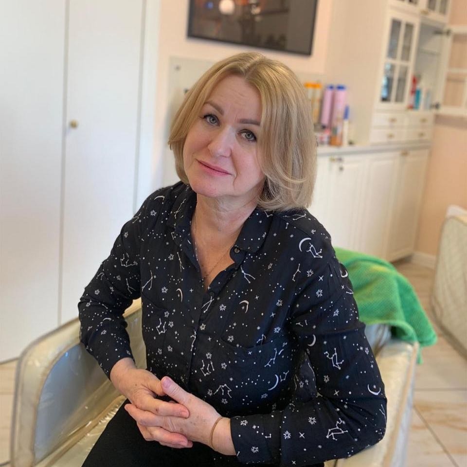 Живут с внучкой и переживают за больного зятя. Как сейчас выглядят родители Юлии Началовой и что о них известно?