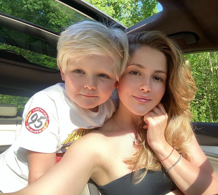 8 лет после развода, суд за ребёнка: Как сегодня живут Анна Михайловская и Тимофей Каратаев