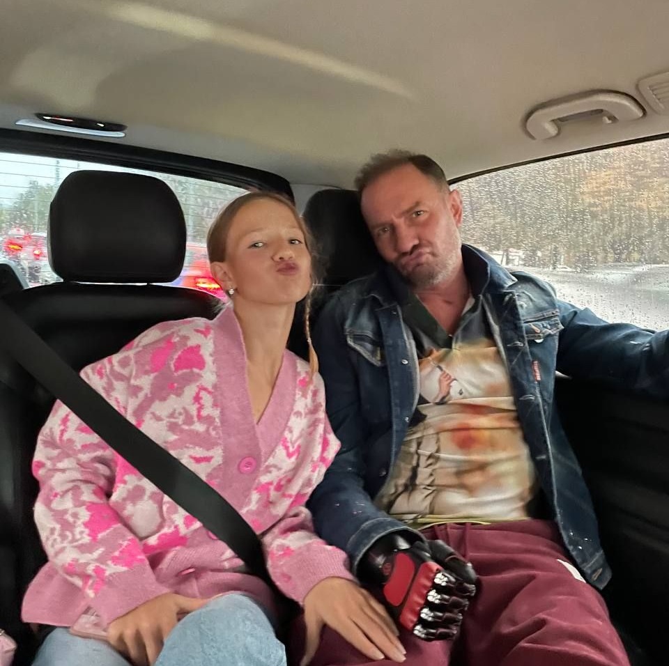 Уже 15 лет, повзрослела и расцвела: Как сейчас выглядит дочь Романа Костомарова и Оксаны Домниной