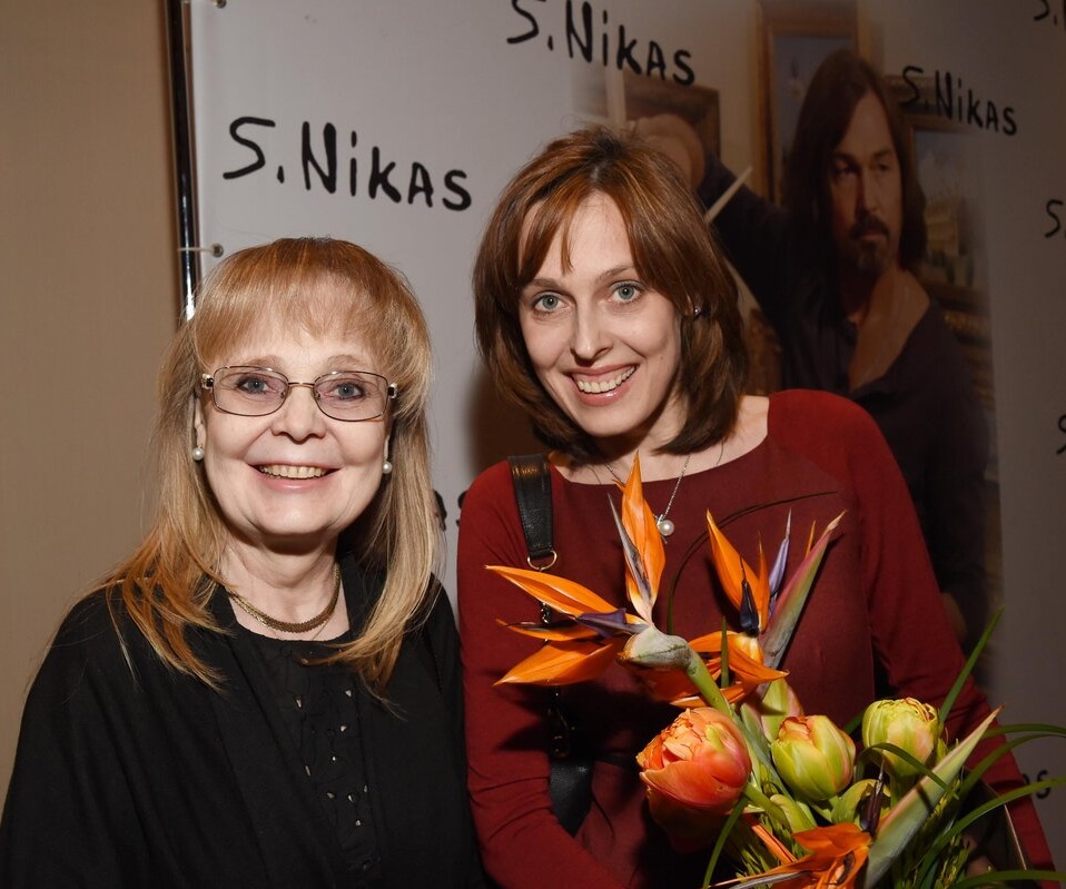 19 лет назад Наталья Белохвостикова с мужем усыновили мальчика. Как сейчас он выглядит в свои 22 года