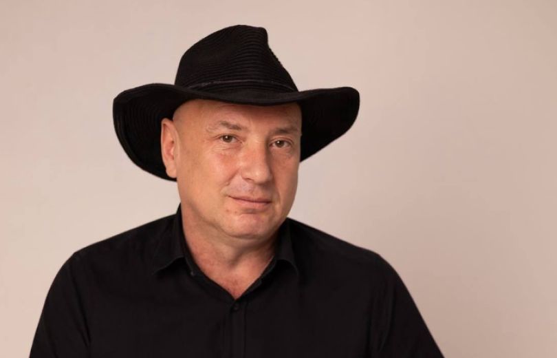 Красавица-жена, с которой 18 лет вместе и яркая роль в сериале "Пес". Как сейчас живет Михаил Жонин