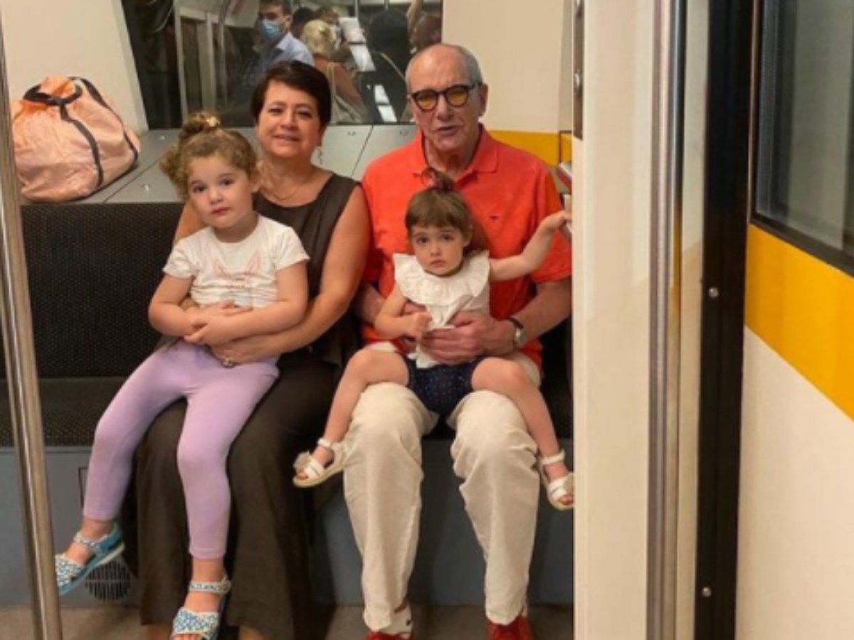 В 86 лет у Эммануила Виторгана растут 2 маленькие дочки с необычной особенностью. Как они выглядят сейчас?