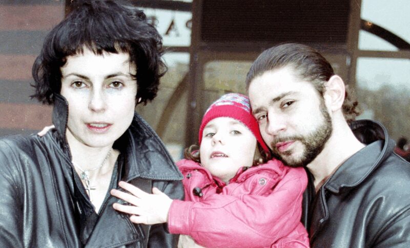 Лариса Долина - её сестра, а дочь стала известной актрисой. Ирина Апексимова и её жизнь в США