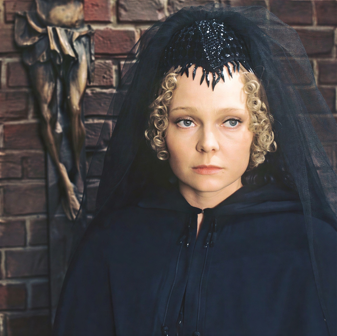 19 лет назад Наталья Белохвостикова с мужем усыновили мальчика. Как сейчас он выглядит в свои 22 года