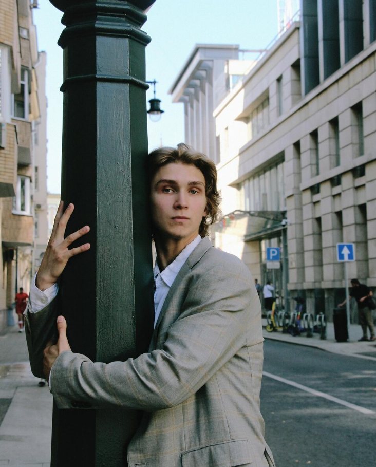 Статному красавцу уже 22 года. Как сейчас выглядит сын Олеси Железняк от актера Спартака Сумченко