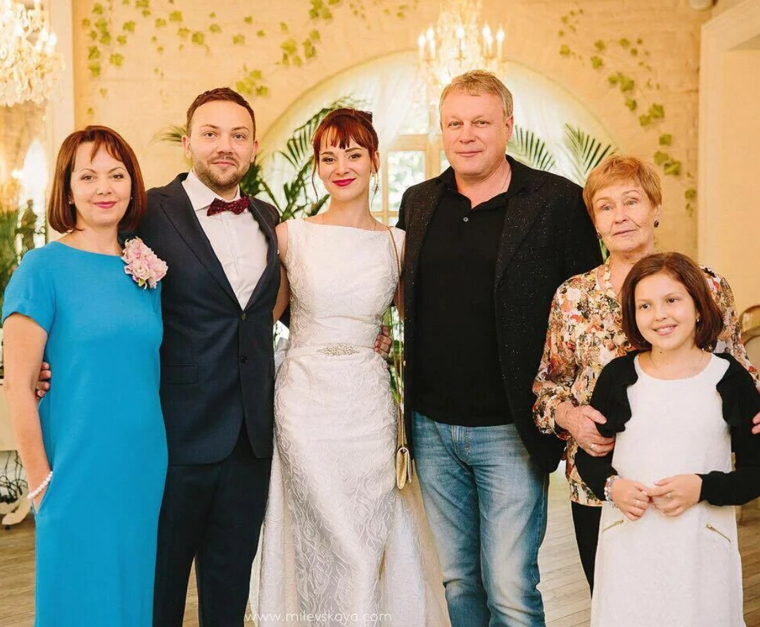 Похожа на маму, отец плакал на свадьбе. Родная дочь Сергея Жигунова от Веры Новиковой. Что о ней известно?