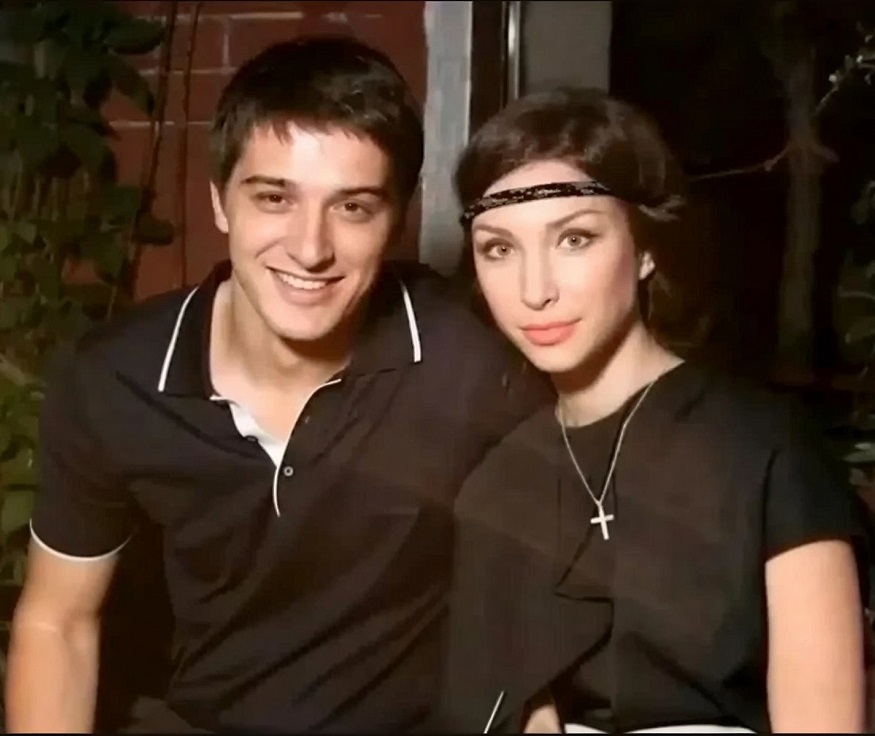 Считает Россию своим домом. Куда пропал Стас Бондаренко и как складывается его личная жизнь? Как выглядят жена и дети актера