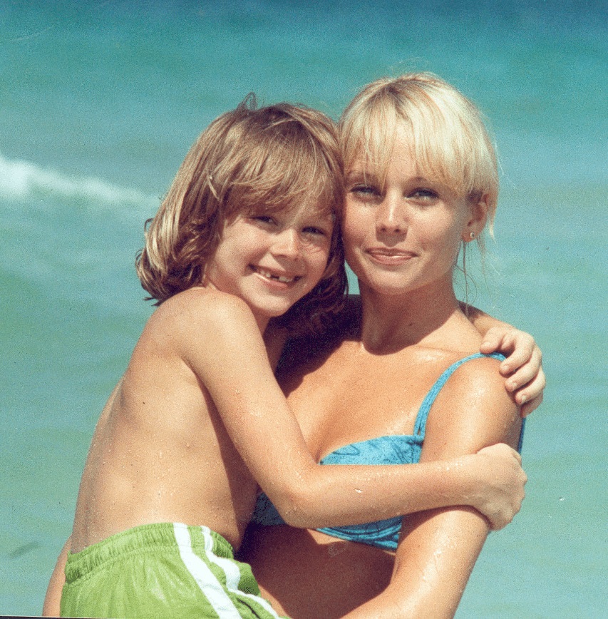 Екатерина Васильева не приняла его как внука. Стал настоящим красавцем. Как сегодня выглядит сын Елены Кориковой