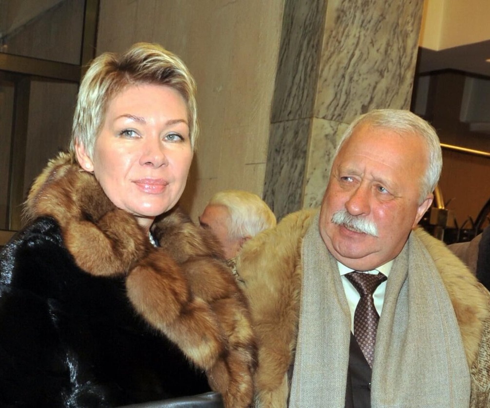 Жена живёт отдельно, дети отказались от фамилии: Семейные перипетии 80-летнего Леонида Якубовича