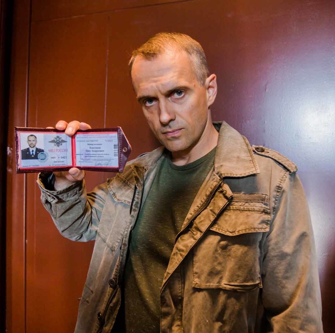 Жена-красавица, пятеро сыновей и дочь с редким именем. Как сегодня живет актер «Тайны следствия» Алексей Комашко